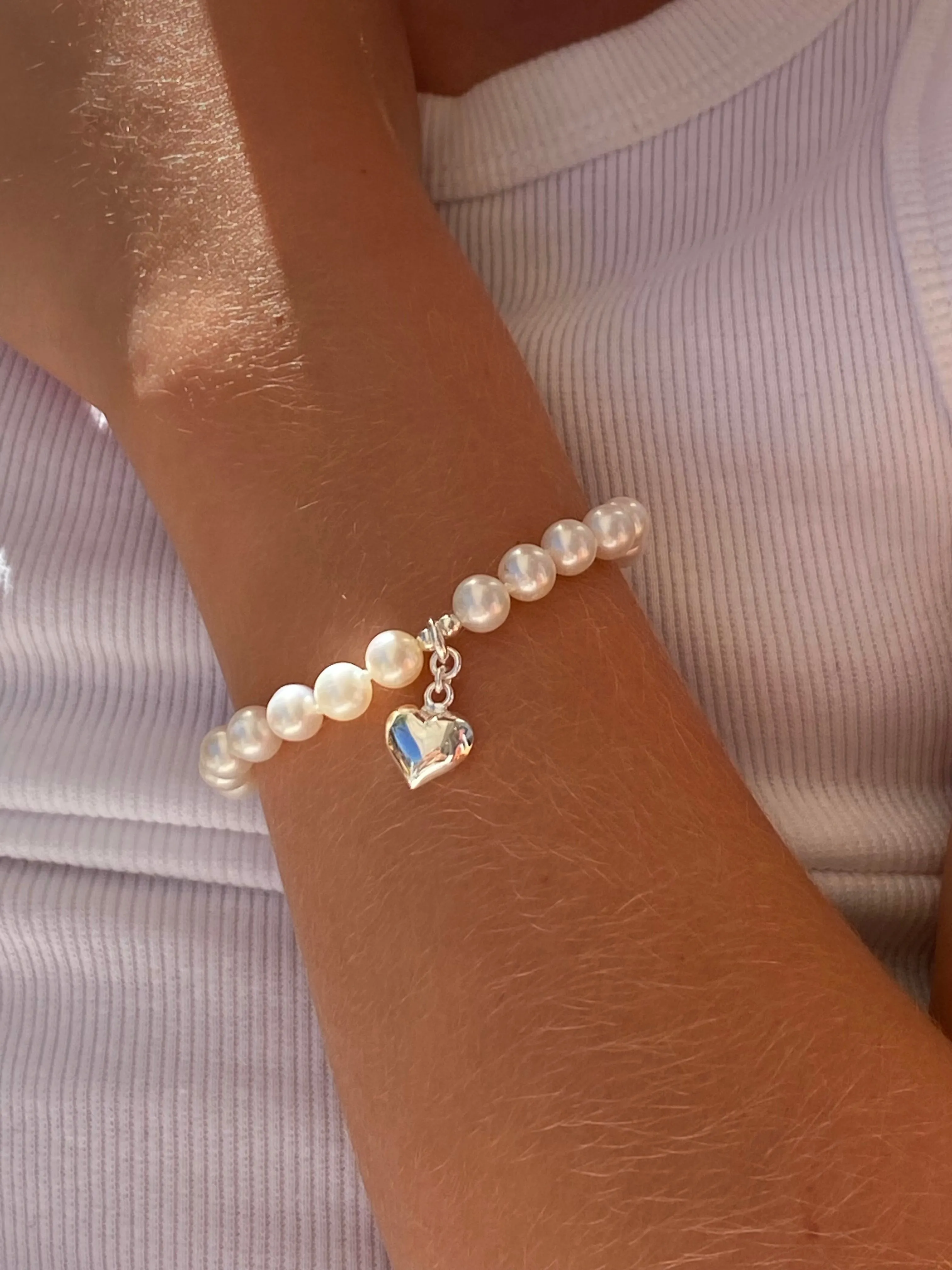 Ava Girls Pearl Bracelet With Silver Heart