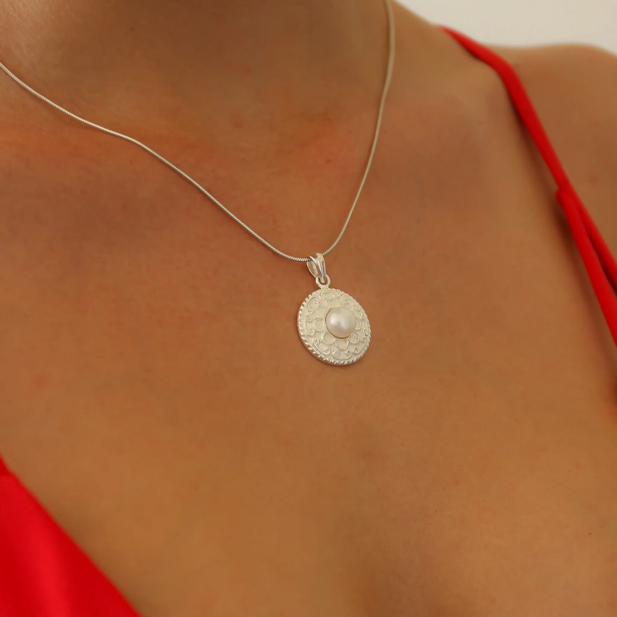 Chinatown Ladies Pearl Pendant