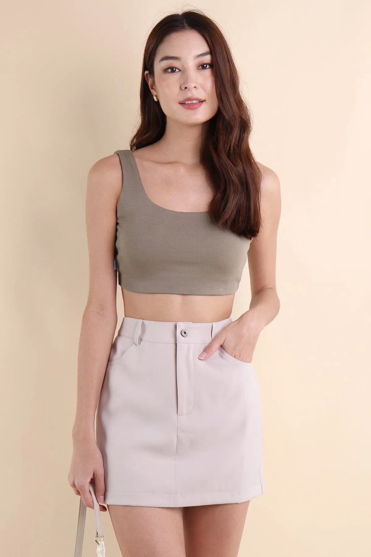 DARIS U-PADDED CROP TOP IN OLIVE