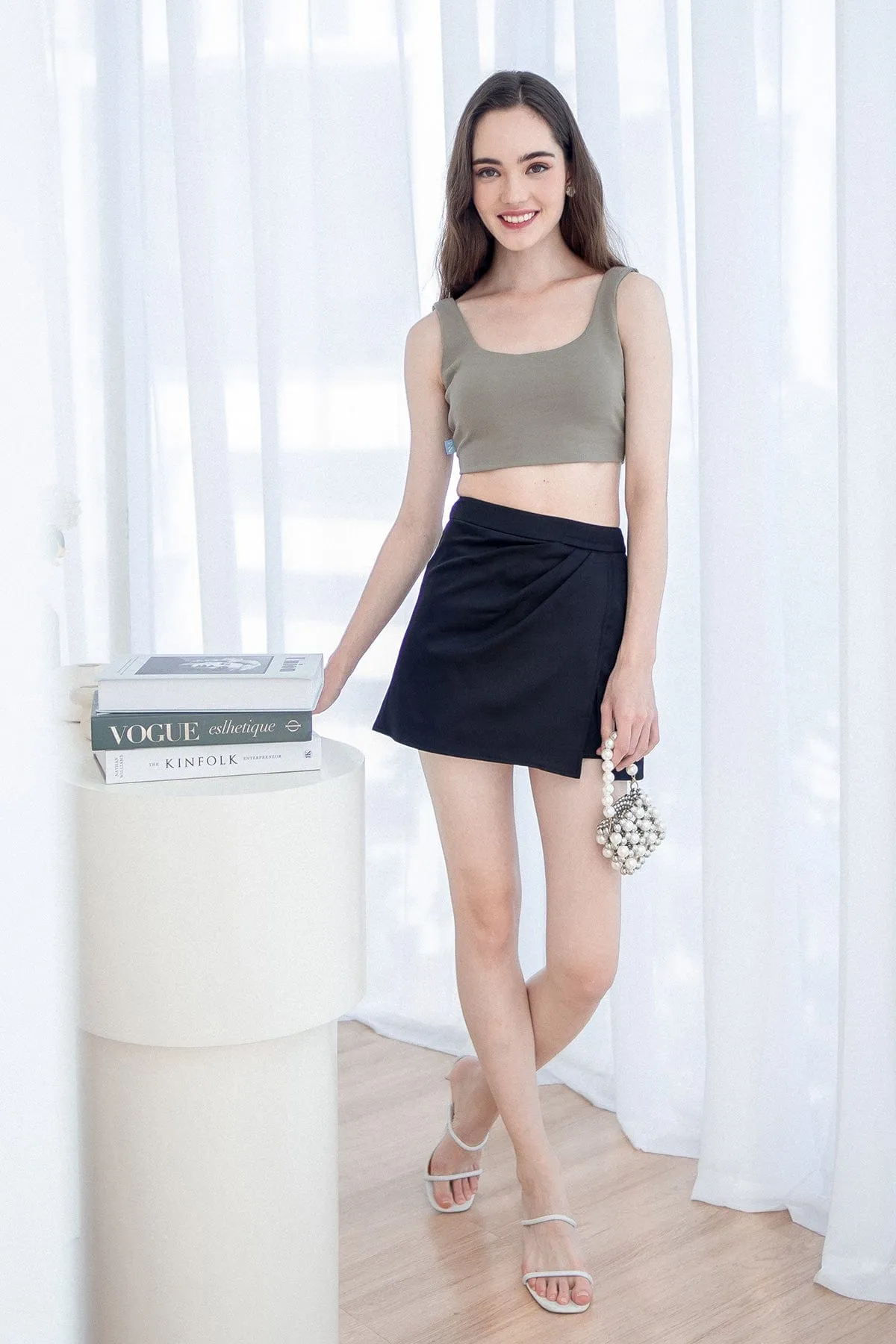 DARIS U-PADDED CROP TOP IN OLIVE