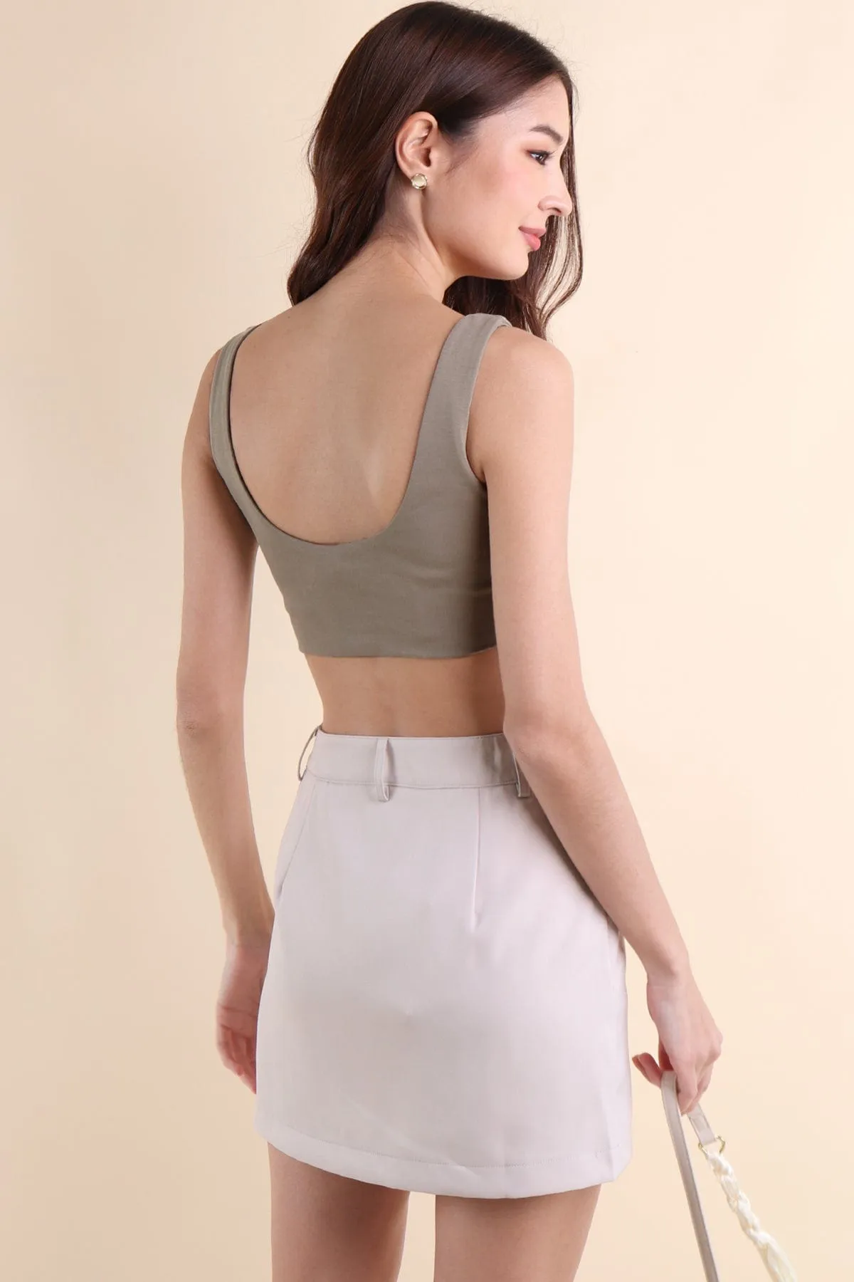 DARIS U-PADDED CROP TOP IN OLIVE