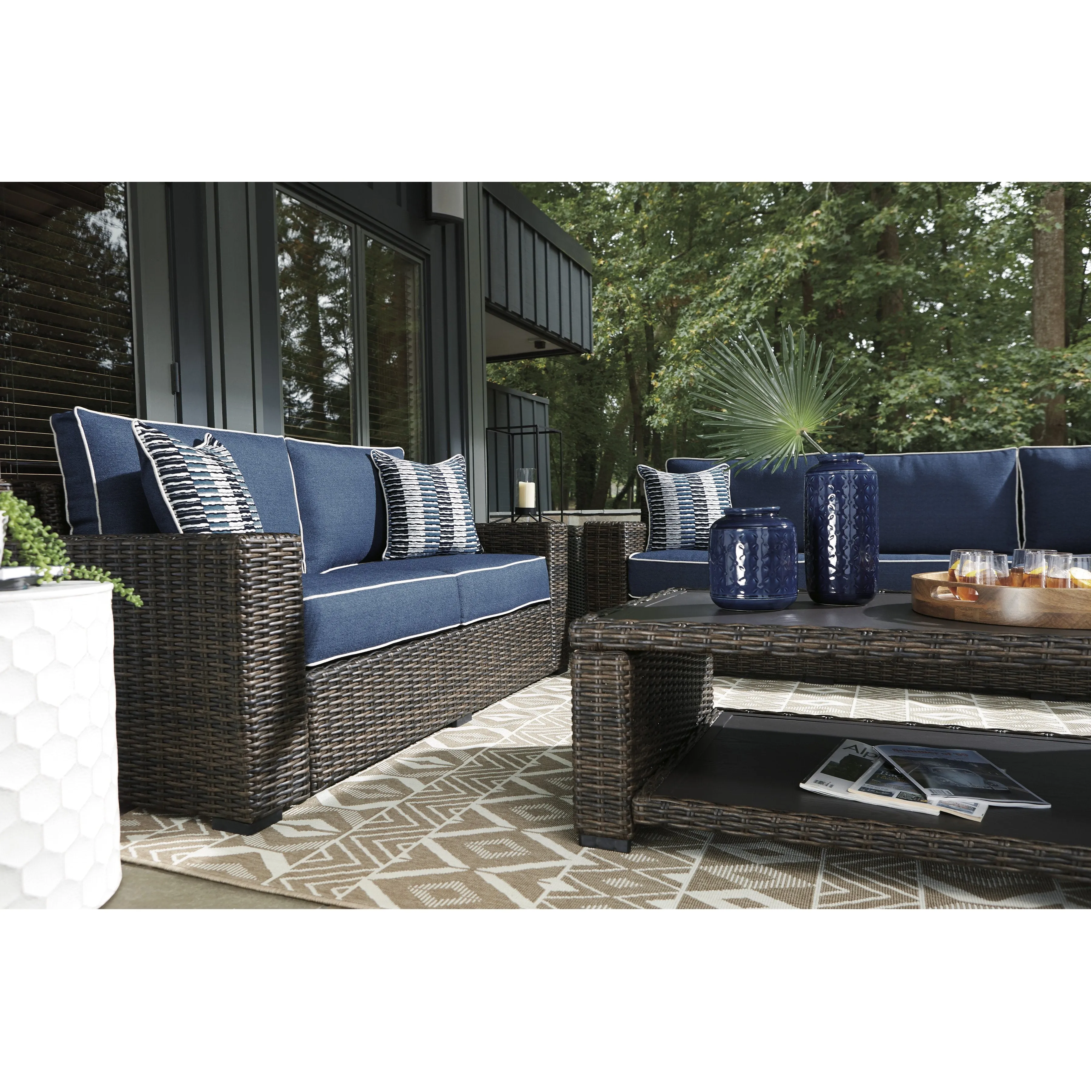 Sag Harbor Outdoor 98" Sofa