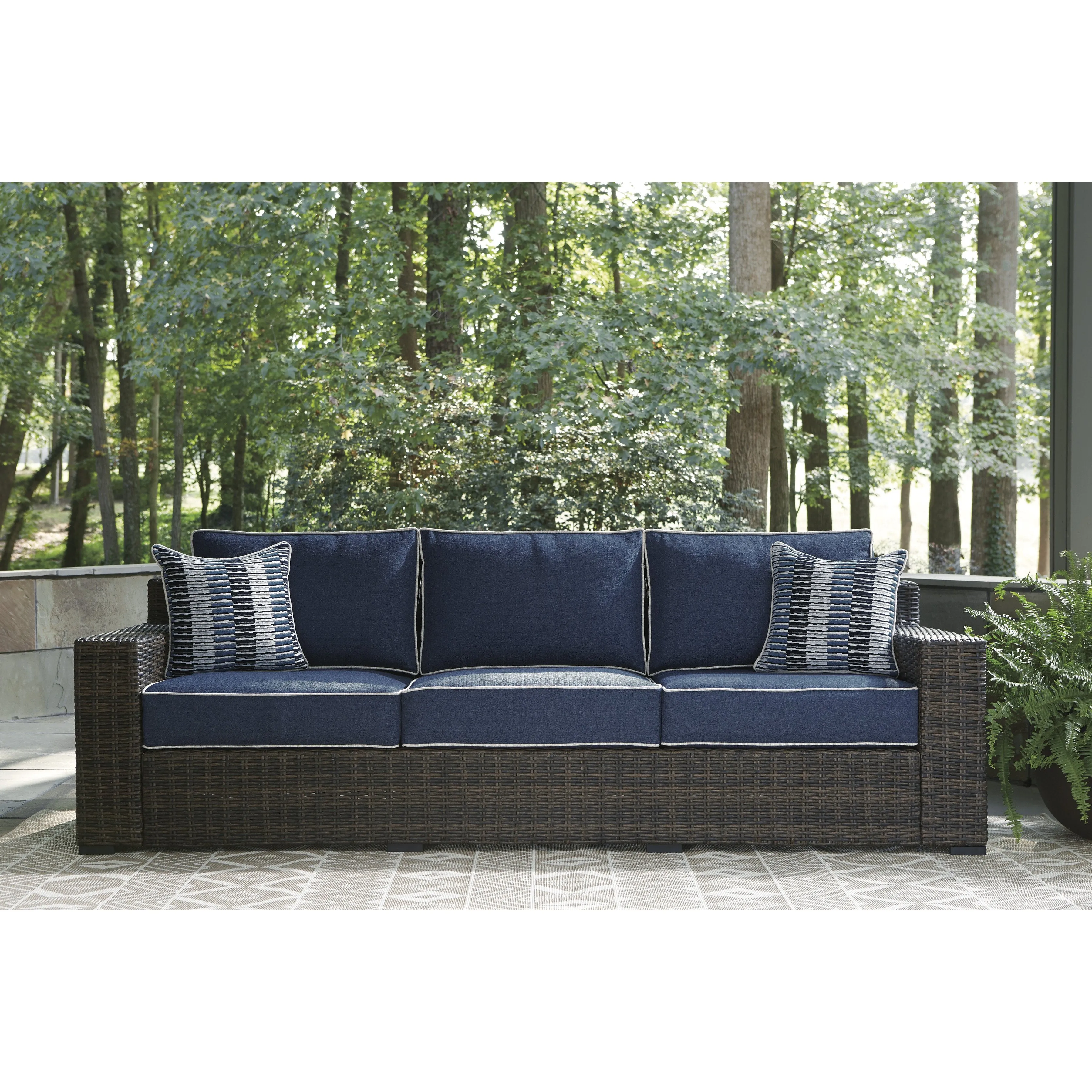 Sag Harbor Outdoor 98" Sofa